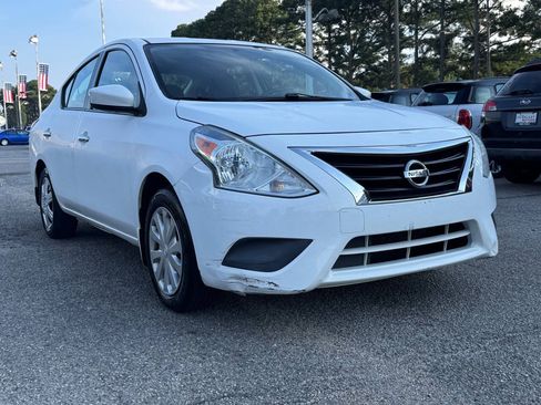 Used 2015 Nissan Versa SV FWD image 4