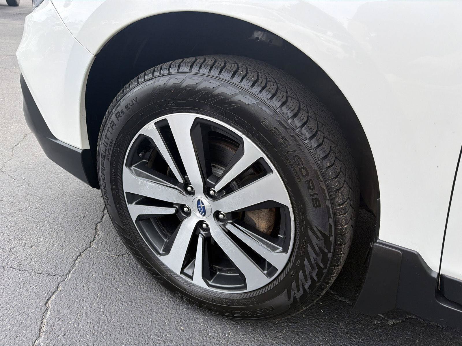Used 2019 Subaru Outback 3.6R Limited AWD/4WD image 9