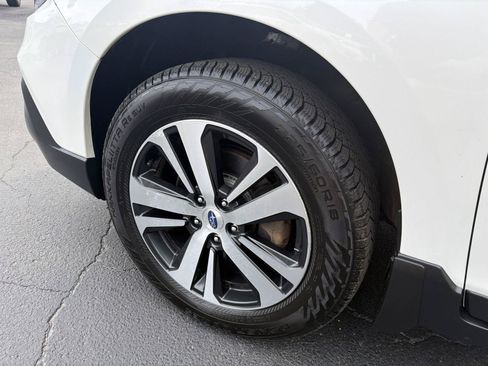 Used 2019 Subaru Outback 3.6R Limited AWD/4WD image 9