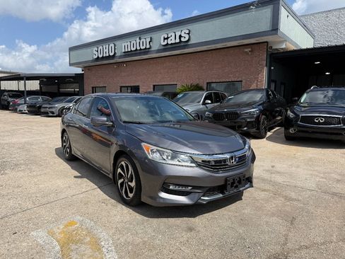 Used 2017 Honda Accord EX-L image 3