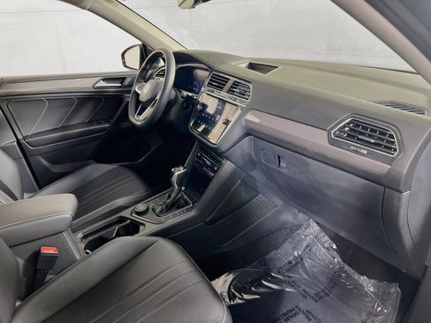 Used 2023 Volkswagen Tiguan SE AWD/4WD image 27
