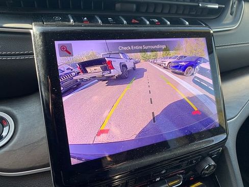 Used 2023 Jeep Grand Cherokee Limited w/ Black Appearance Package AWD/4WD image 26