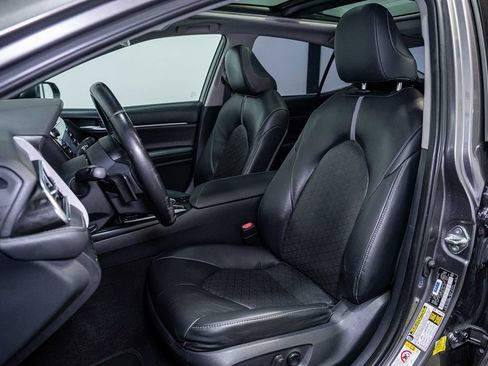 Used 2018 Toyota Camry XSE w/ Driver Assist Package FWD image 12