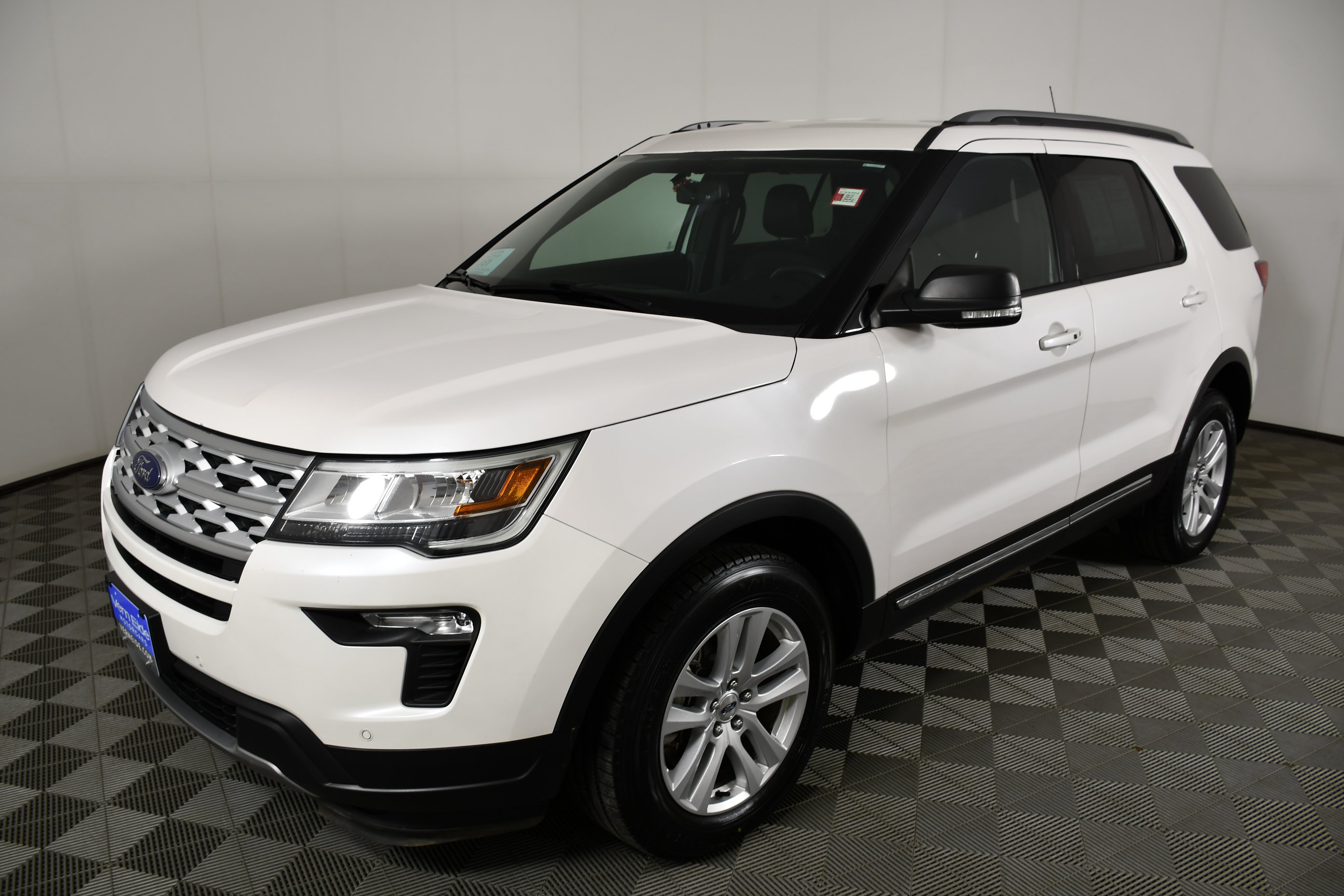 Used 2019 Ford Explorer XLT w/ Equipment Group 202A AWD/4WD image 10