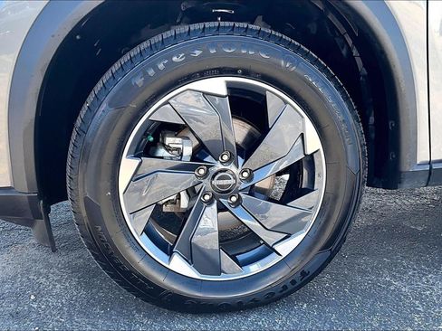 Used 2025 Nissan Rogue SV AWD/4WD image 9