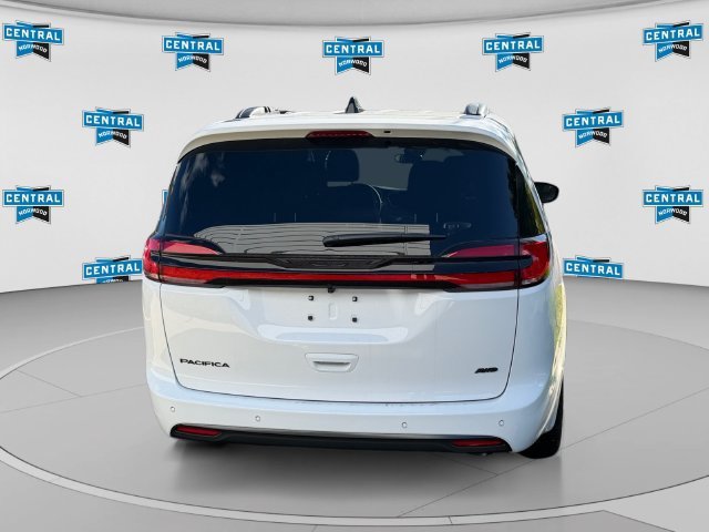 New 2027 Chrysler Pacifica Select AWD/4WD image 4