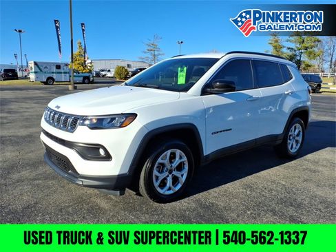 Used 2025 Jeep Compass Latitude image 8