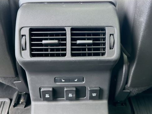 Used 2018 Land Rover Range Rover Velar S image 17