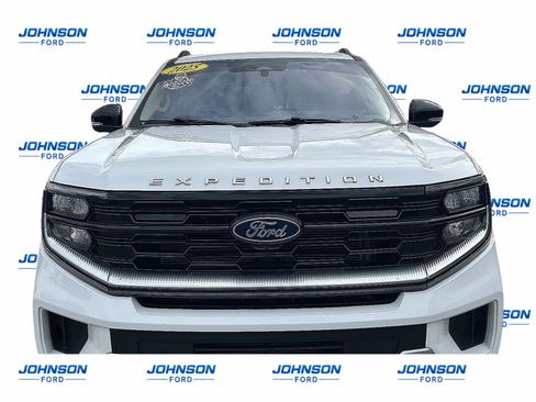 Used 2025 Ford Expedition Platinum AWD/4WD image 3