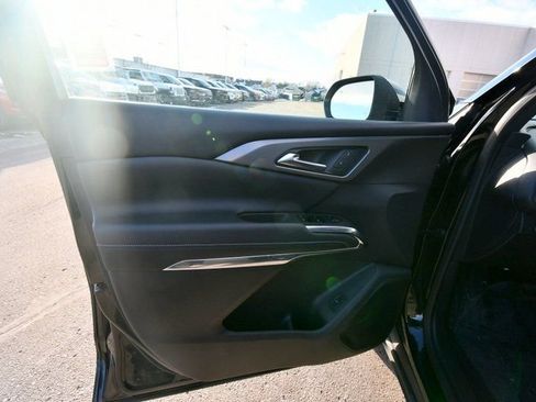 Used 2025 Chevrolet Traverse LT AWD/4WD image 11