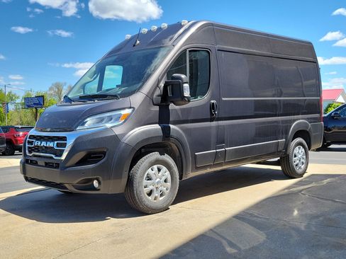Used 2025 RAM ProMaster 2500 w/ Quick Order Package 22G SLT FWD image 2