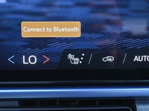 Used 2025 Chevrolet Equinox EV LT w/ Convenience Package image 32