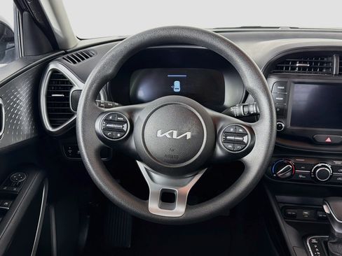 Used 2025 Kia Soul LX w/ LX Technology Package FWD image 18