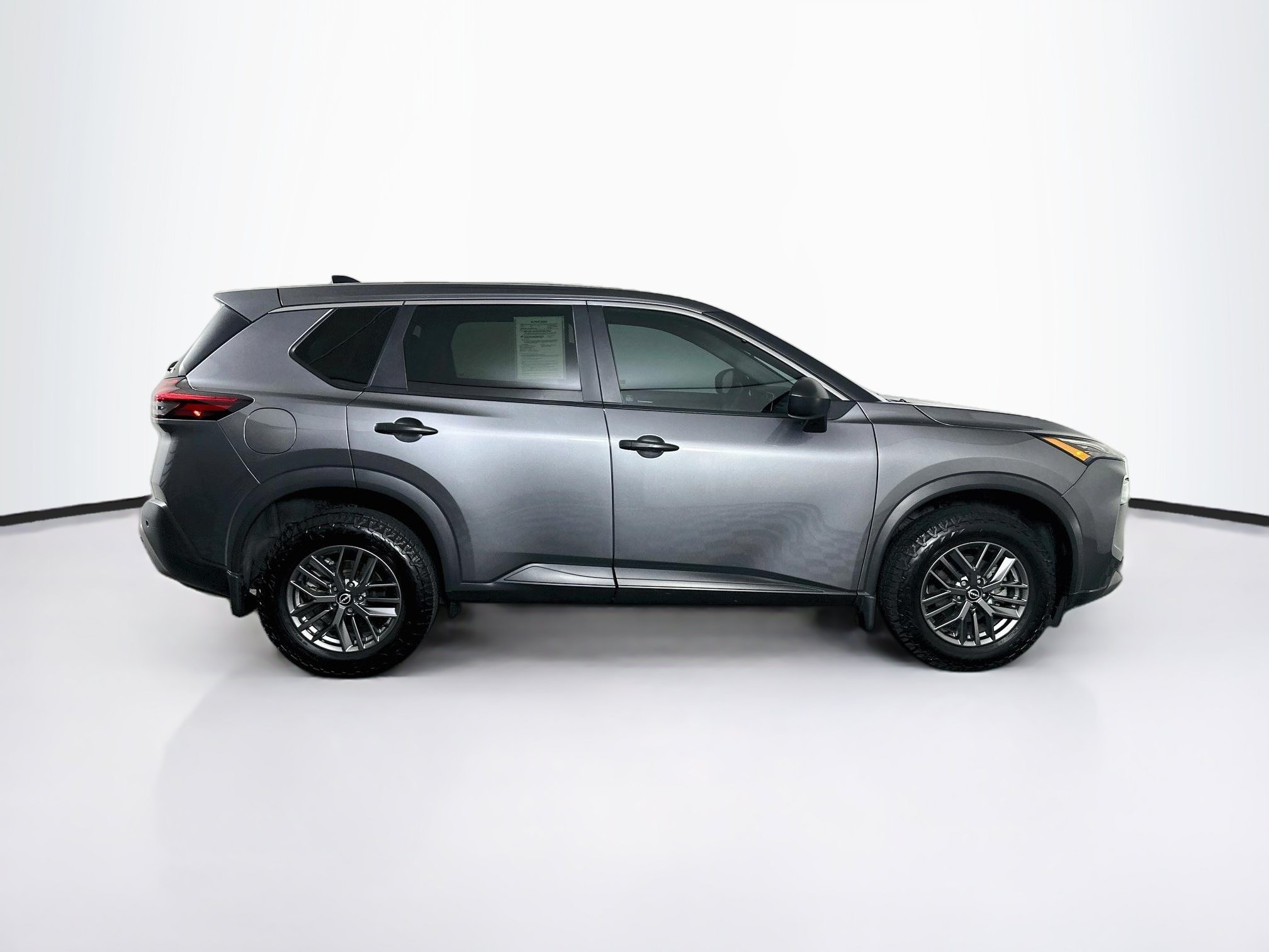 Used 2023 Nissan Rogue S AWD/4WD image 10