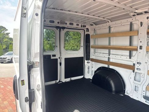 Used 2025 RAM ProMaster 2500 w/ U-Haul Equipment Group FWD image 29