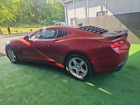 Used 2017 Chevrolet Camaro LT RWD image 9