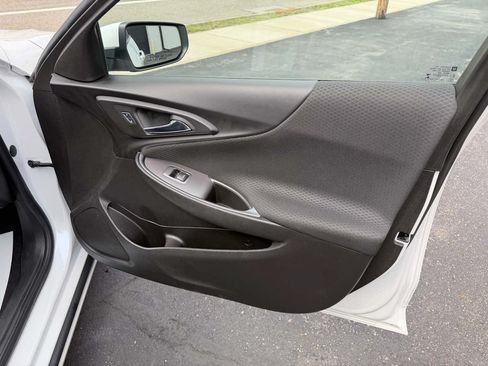 Used 2017 Chevrolet Malibu LT FWD image 20