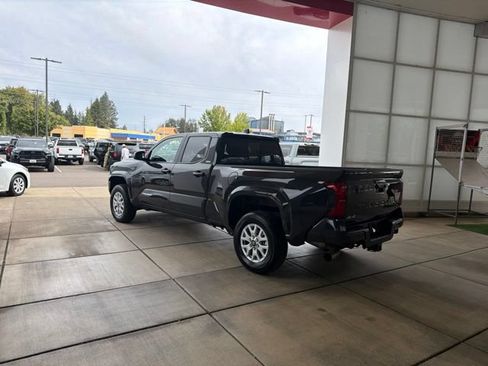 Certified 2025 Toyota Tacoma SR5 AWD/4WD image 8
