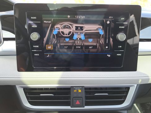 Used 2025 Volkswagen Taos SE w/ Panoramic Sunroof Package image 20