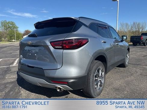 Used 2024 Chevrolet Blazer LT AWD/4WD image 3