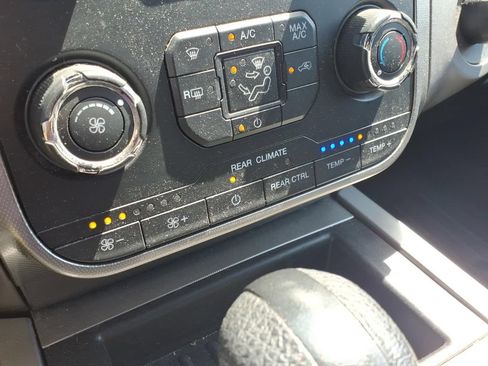 Used 2017 Ford Expedition XLT AWD/4WD image 20