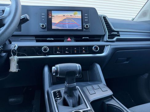 Used 2025 Kia Sportage LX image 17