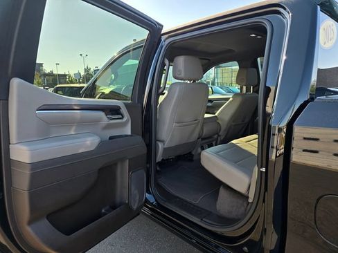 Used 2025 GMC Sierra 1500 SLT AWD/4WD image 19