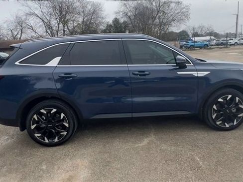 Used 2025 Kia Sorento EX image 9