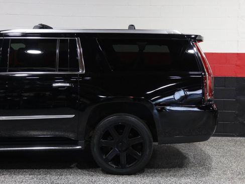 Used 2016 Cadillac Escalade ESV Luxury image 23