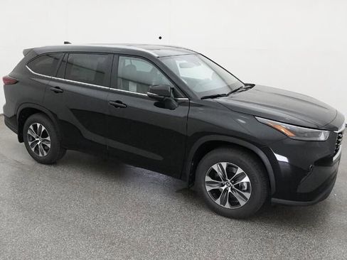 New 2026 Toyota Highlander XLE image 12