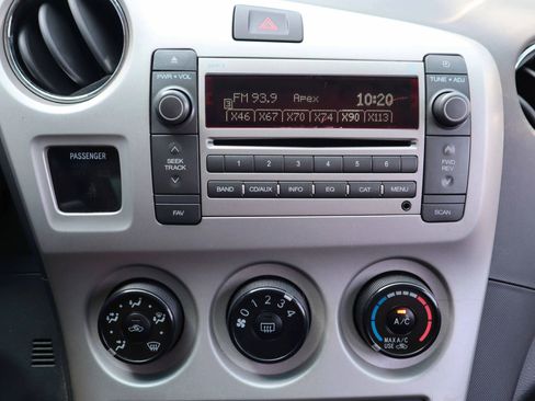 Used 2010 Pontiac Vibe w/ Preferred Package image 16