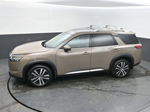 Certified 2024 Nissan Pathfinder Platinum w/ Cargo Package image 34