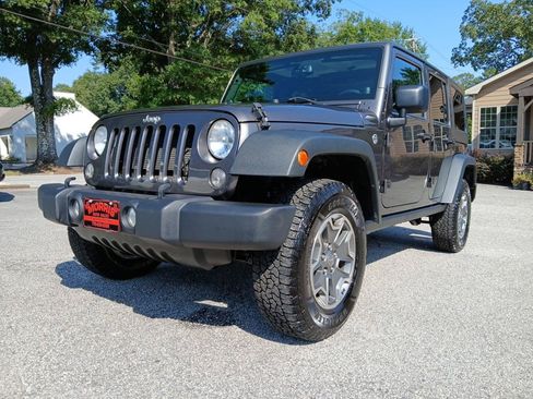 Used 2014 Jeep Wrangler Unlimited Rubicon w/ Connectivity Group AWD/4WD image 2
