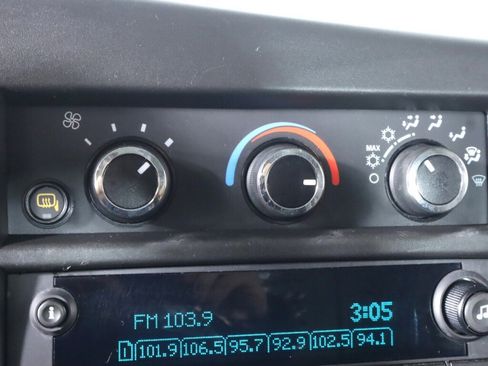 Used 2019 Chevrolet Express 2500 w/ Driver Convenience Package RWD image 18