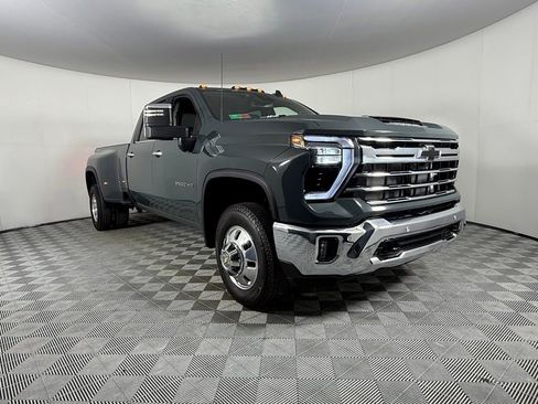 Used 2026 Chevrolet Silverado 3500 LTZ w/ LTZ Plus Package AWD/4WD image 3