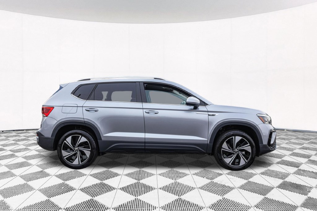 Certified 2023 Volkswagen Taos SE w/ Panoramic Sunroof Package AWD/4WD image 11