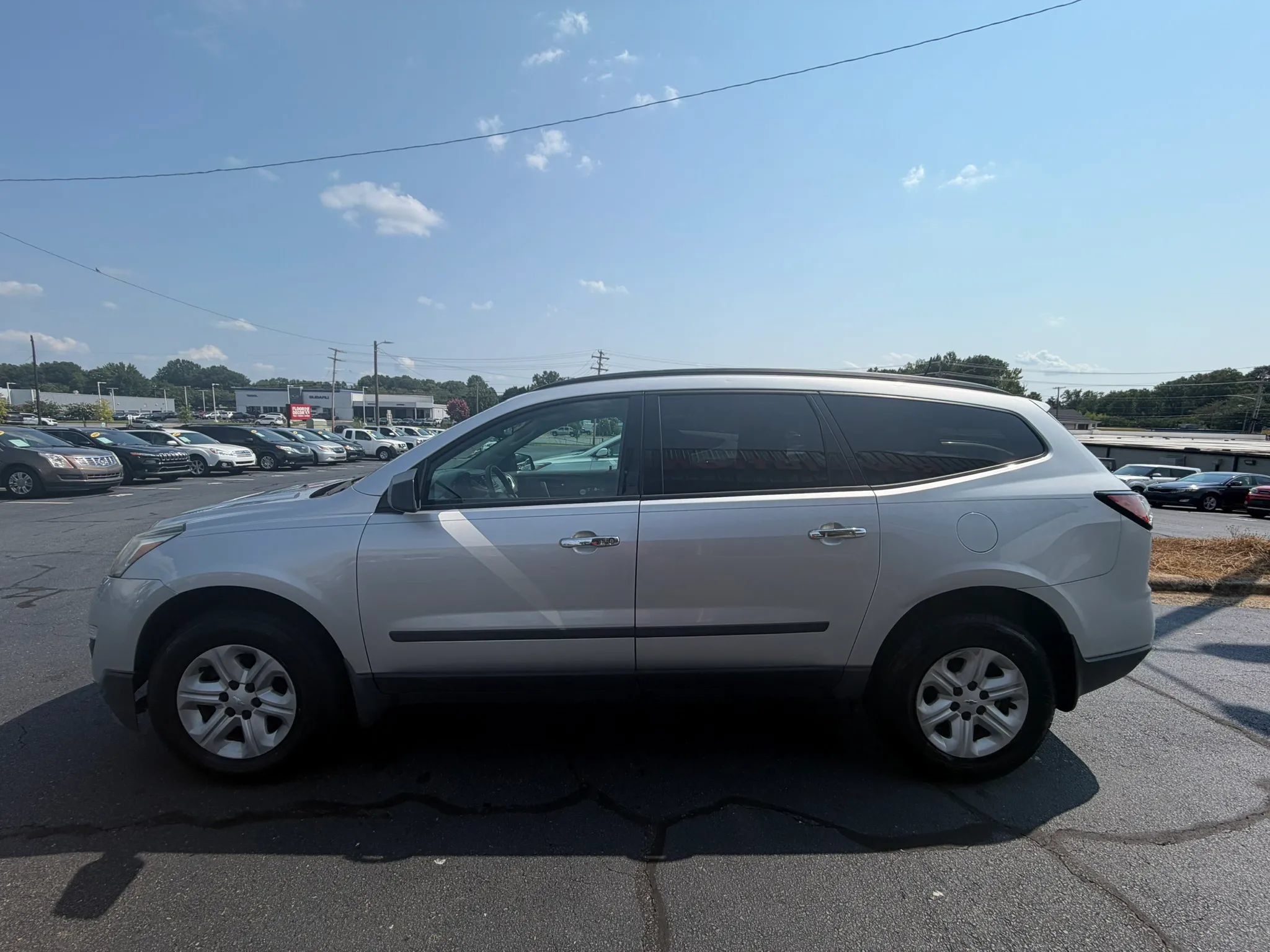 Used 2017 Chevrolet Traverse LS FWD image 4