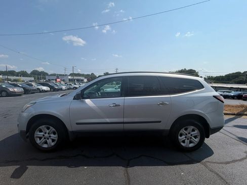 Used 2017 Chevrolet Traverse LS FWD image 4