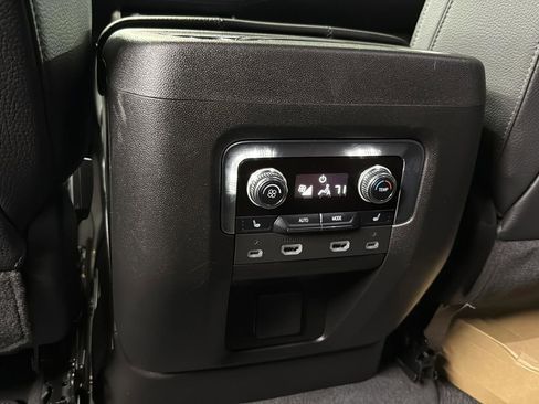 Used 2023 GMC Yukon Denali w/ Denali Reserve Package image 28