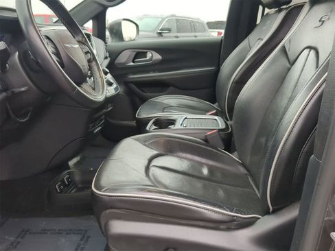 Certified 2019 Chrysler Pacifica Limited w/ S Appearance Package image 24