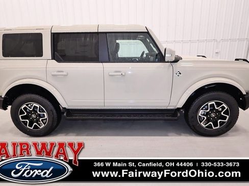 New 2025 Ford Bronco Outer Banks image 1