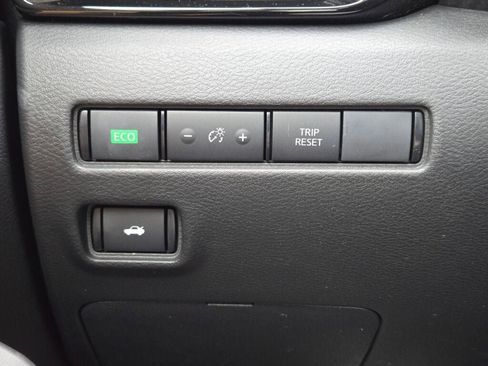 Used 2025 Nissan Sentra SV w/ SV Premium Package image 24