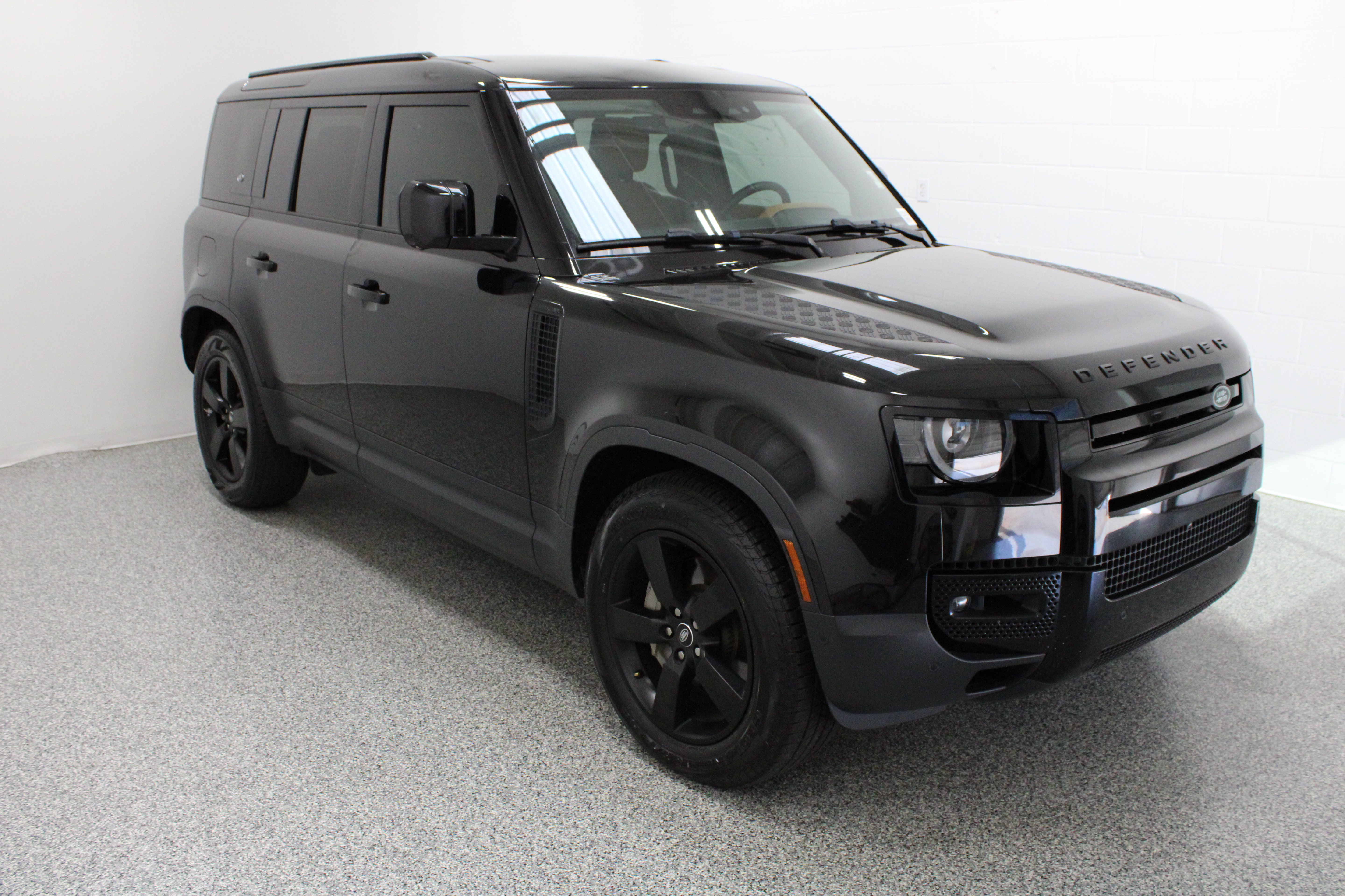 Used 2024 Land Rover Defender 110 S AWD/4WD image 4