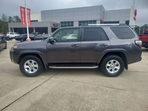 Certified 2019 Toyota 4Runner SR5 Premium image 2