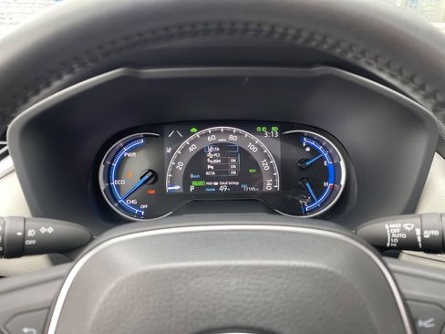 Used 2024 Toyota RAV4 XLE Premium image 25