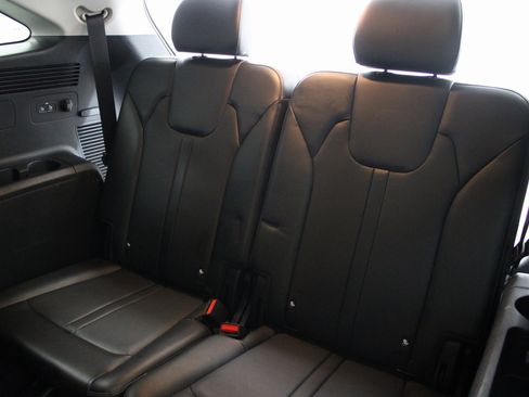 Used 2024 Kia Sorento S image 21