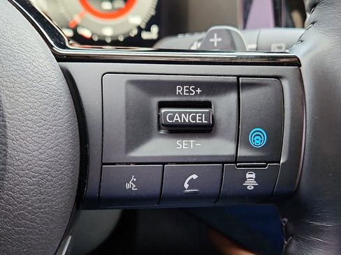 Used 2023 Nissan Pathfinder Platinum image 16