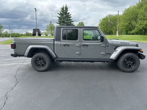 Used 2022 Jeep Gladiator Mojave AWD/4WD image 2