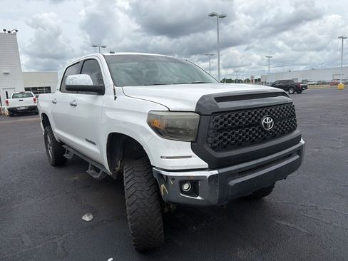 Used 2016 Toyota Tundra Limited w/ Limited Premium Package RWD image 2
