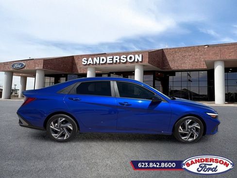 Used 2025 Hyundai Elantra Sport FWD image 2